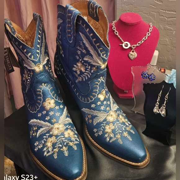 dingo Shoes - New Dingo Leather Booties